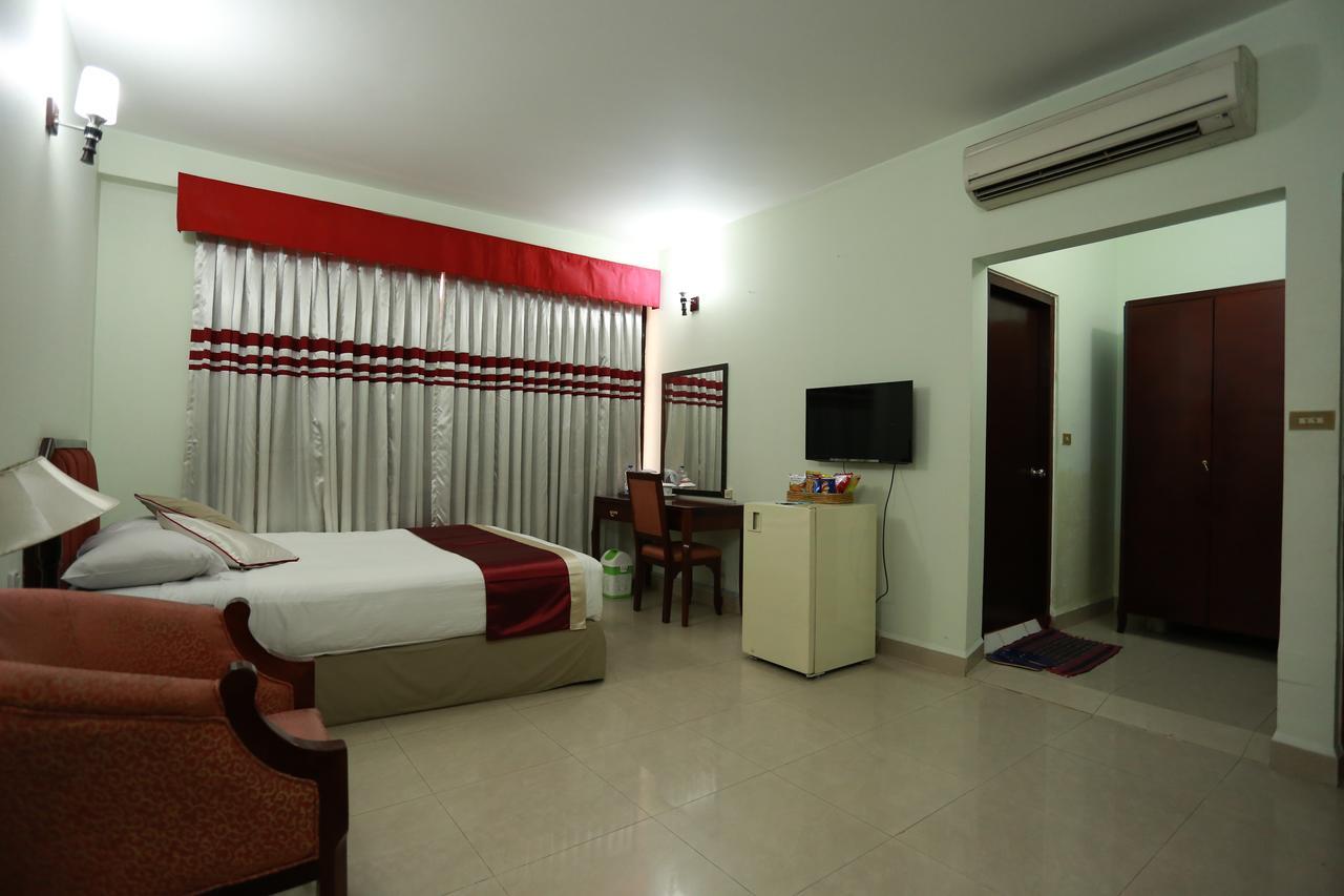Meridian Hotel & Restaurant Dakhin Kattali Esterno foto
