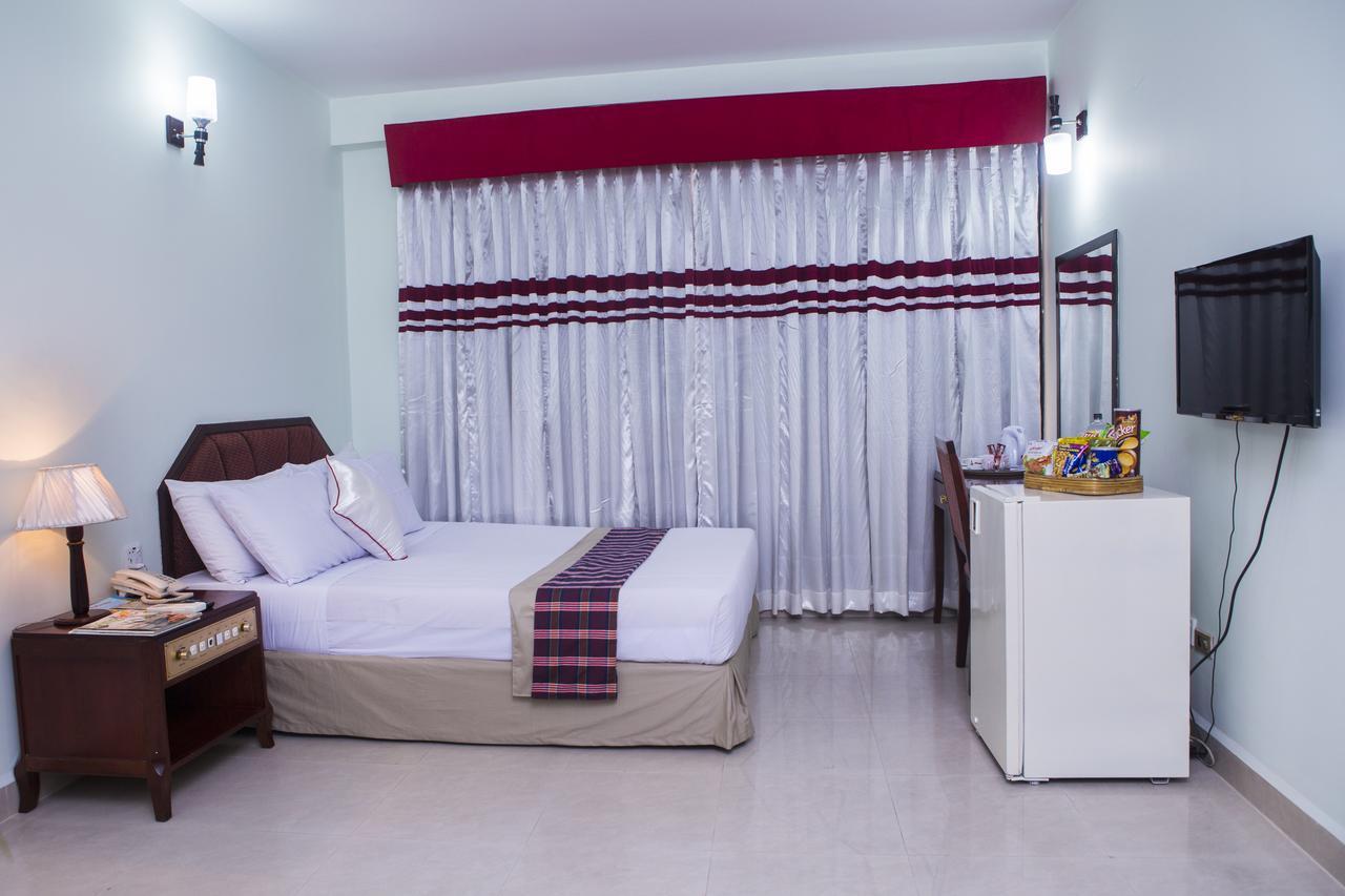 Meridian Hotel & Restaurant Dakhin Kattali Esterno foto
