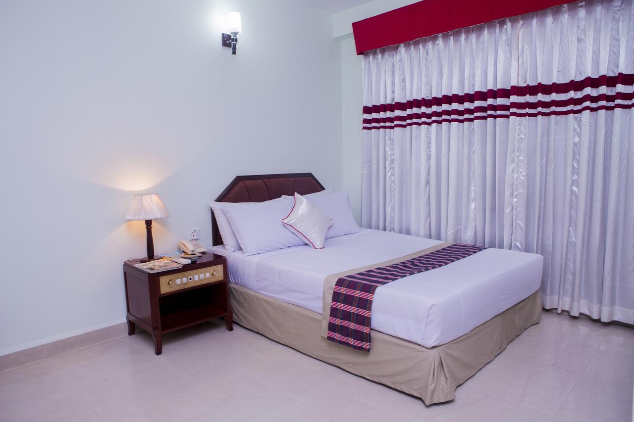 Meridian Hotel & Restaurant Dakhin Kattali Esterno foto