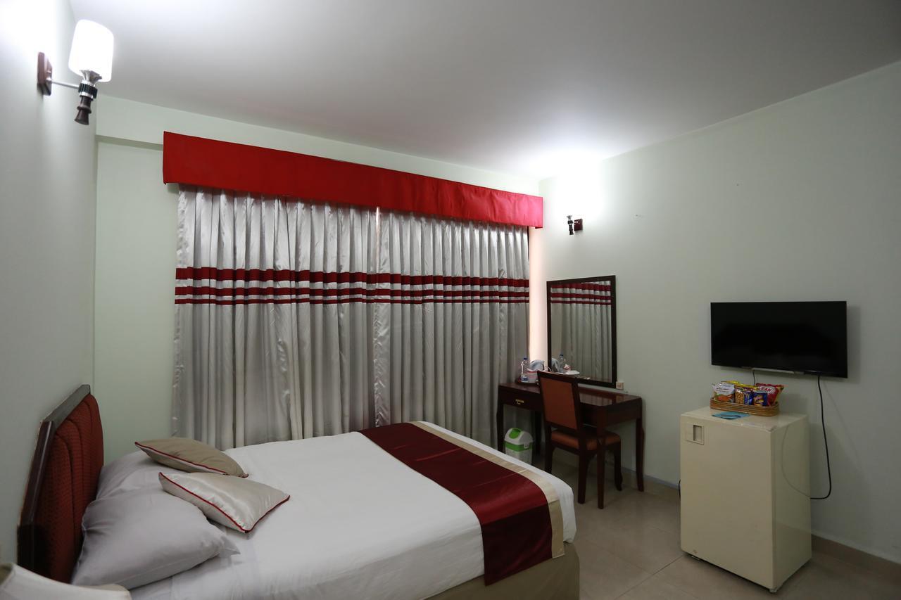 Meridian Hotel & Restaurant Dakhin Kattali Esterno foto